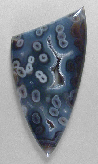 black tube agate